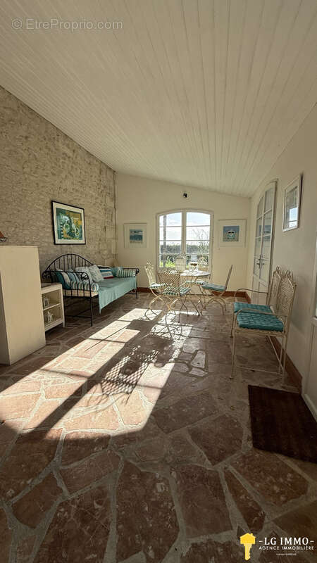 Maison à MORTAGNE-SUR-GIRONDE