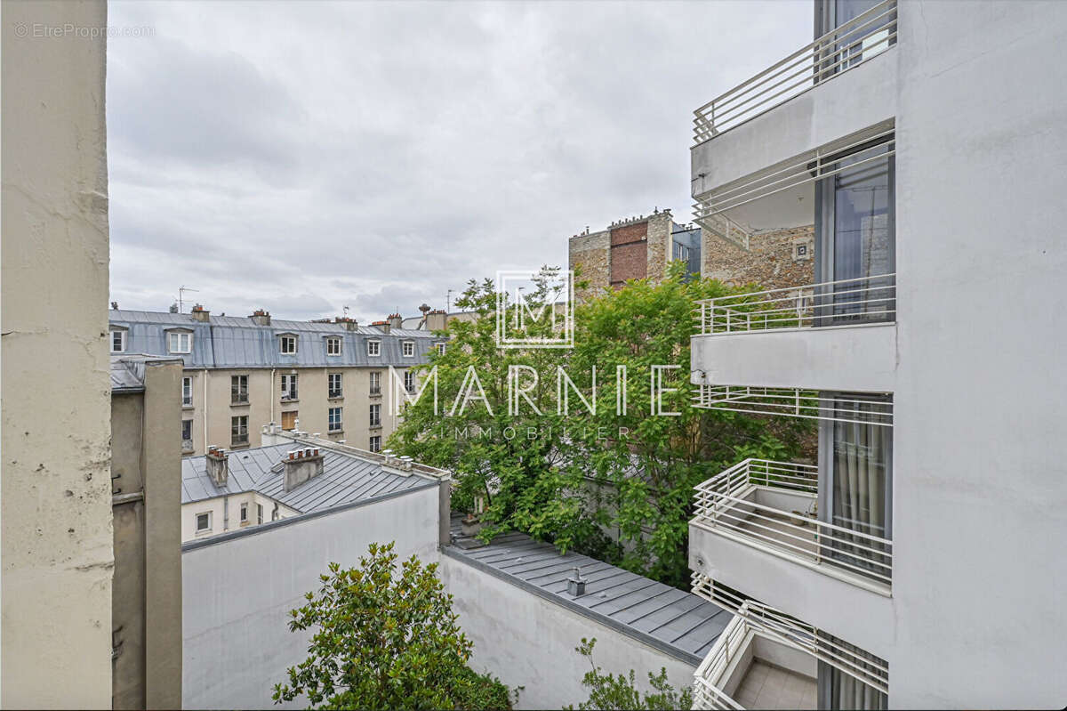 Appartement à PARIS-18E