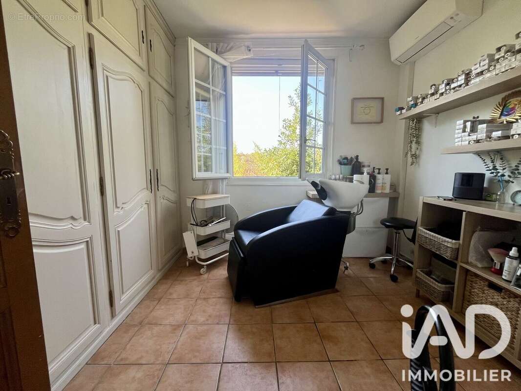 Photo 8