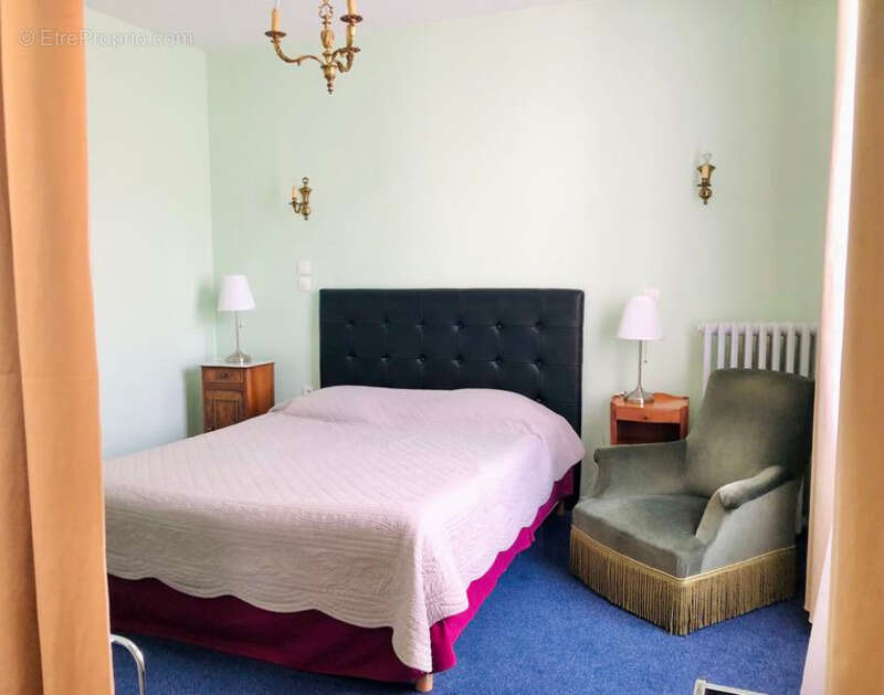 Commerce à BOURBON-L&#039;ARCHAMBAULT