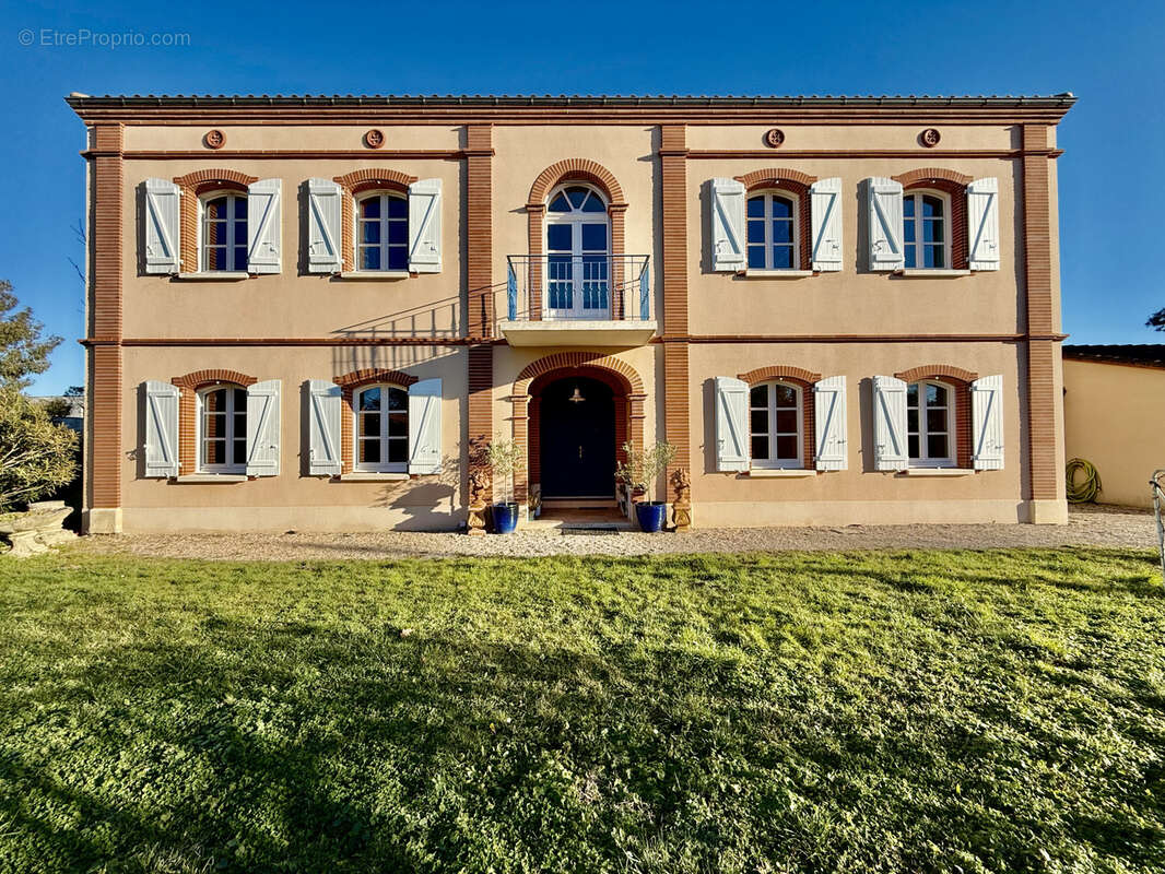 Maison Familiale de 252m2 sur un grand Terrain de 2000m2 Cugnaux 31270 - photo 2