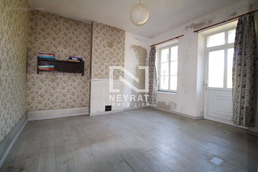 Maison 3 chambres, grange, dépendances et jardin clos - photo 9