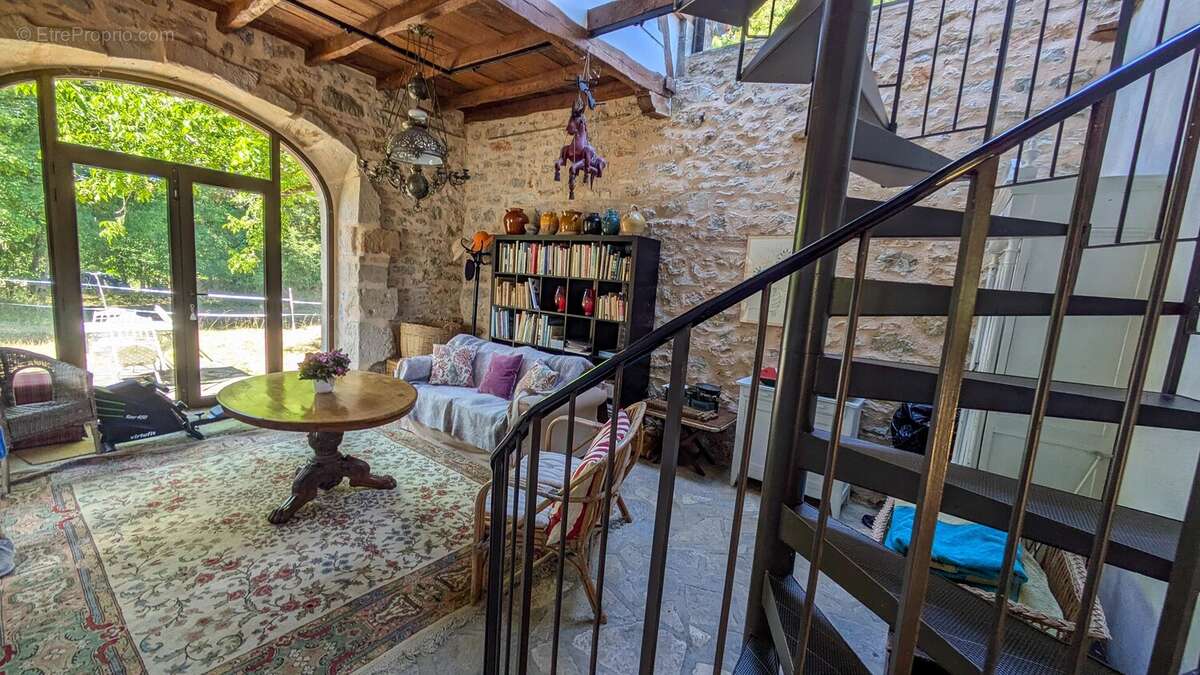 Livernon - Élégante propriété de campagne avec piscine, court de tennis et 2,5 hectares - photo 6
