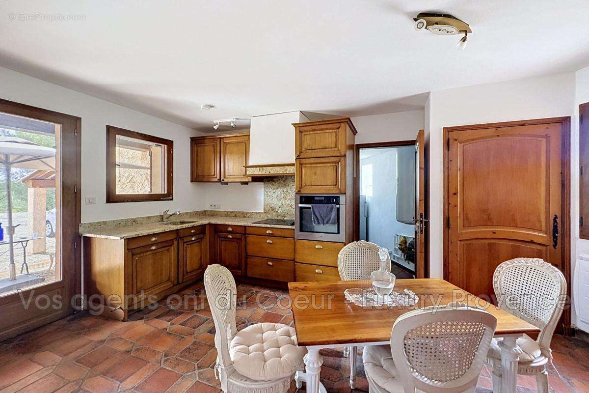 Maison à CHATEAUNEUF-LE-ROUGE
