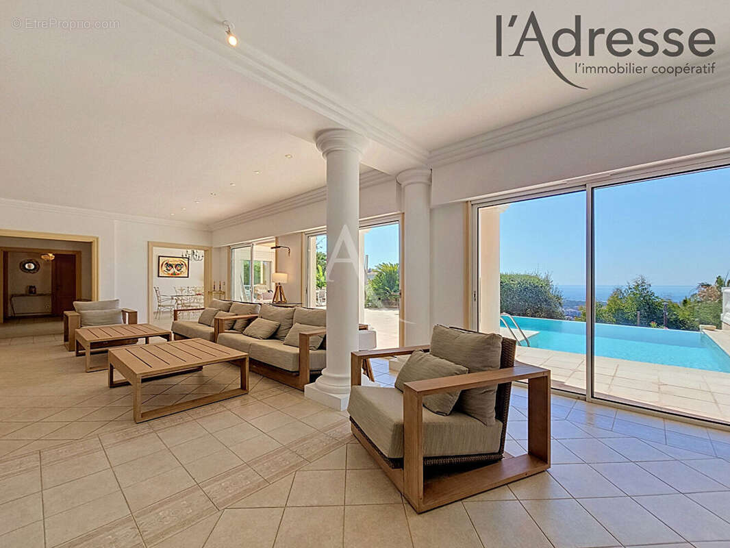 Villa d'exception sur les hauteurs de Mandelieu ! - photo 5