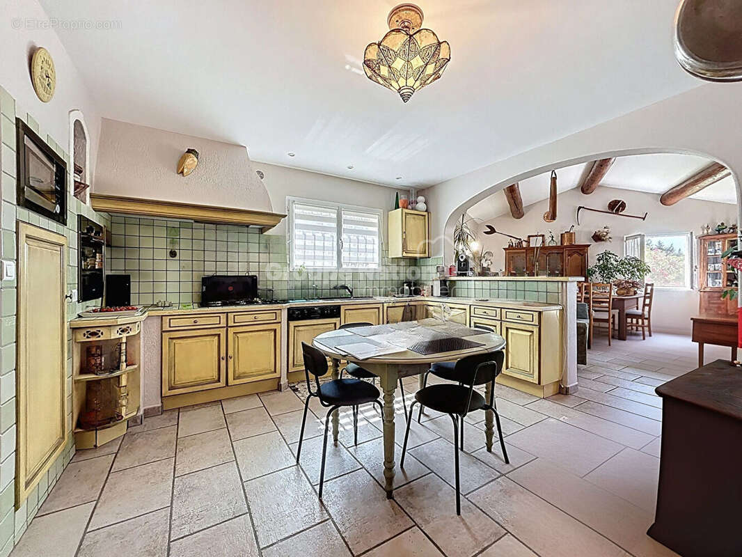 Maison à FONTVIEILLE