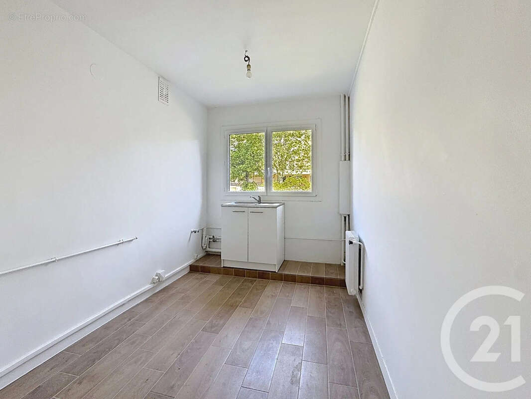 Appartement à SAINT-MAUR-DES-FOSSES