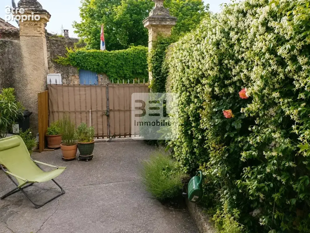 Appartement à LAUDUN-L'ARDOISE