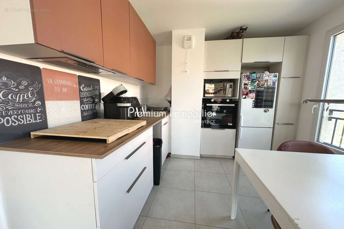 Appartement à LE PUY-SAINTE-REPARADE