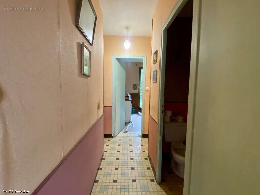 Prix Négociable : Maison Plain Pied à Rénover centre Aunac - photo 6