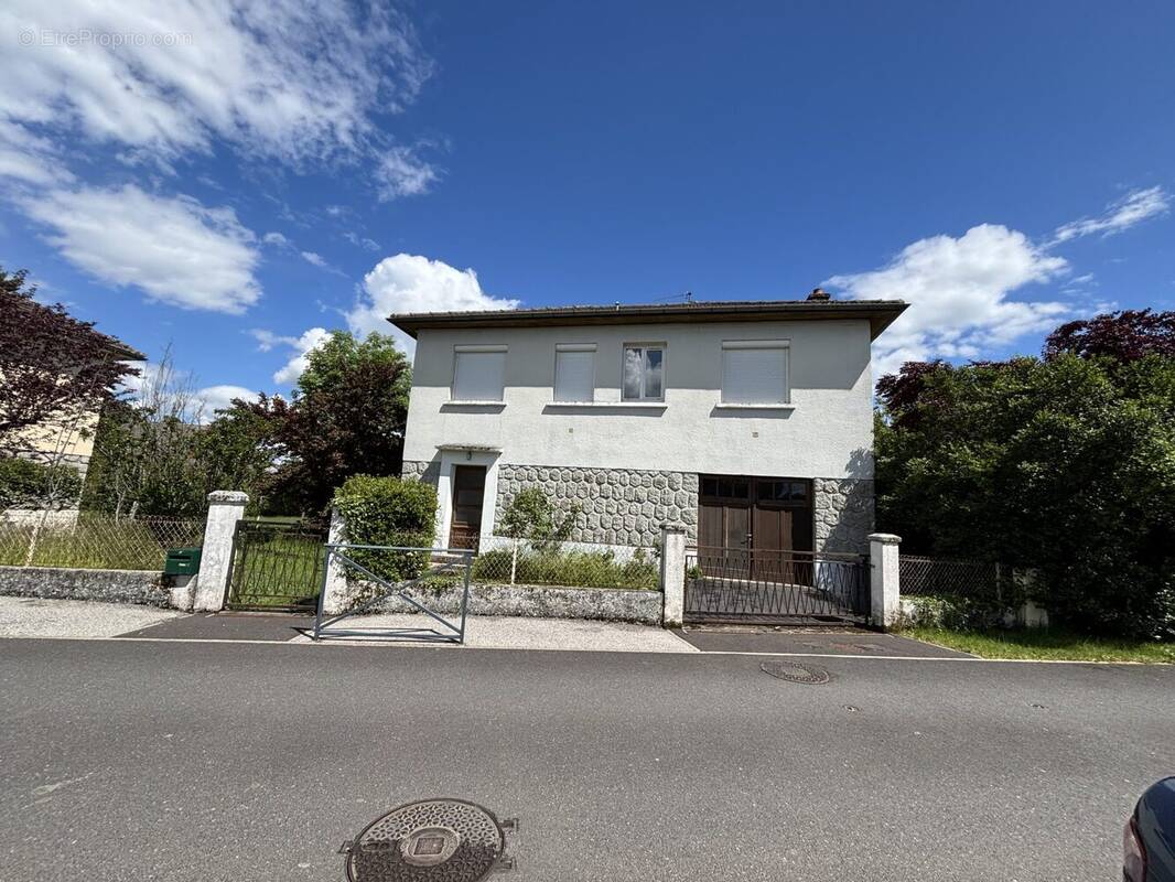 Façade avant - Maison à SAIGNES