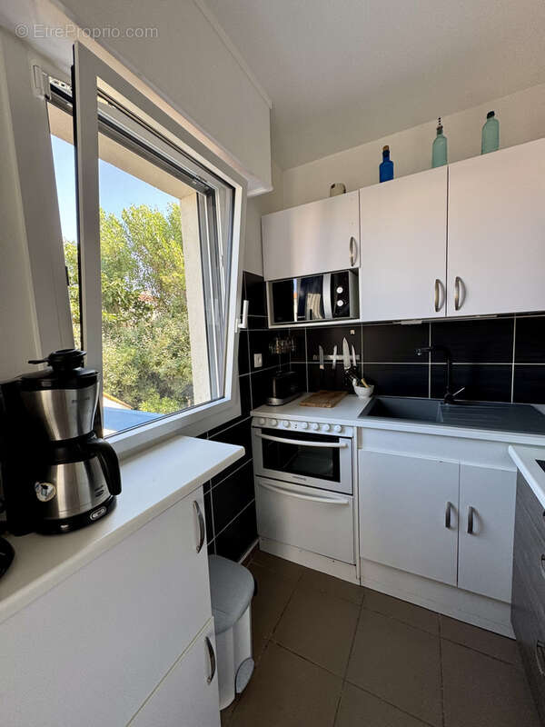 LA CHAUME - Appart T2 40 m2 hab. + parking privatif tout proche Mer - photo 3