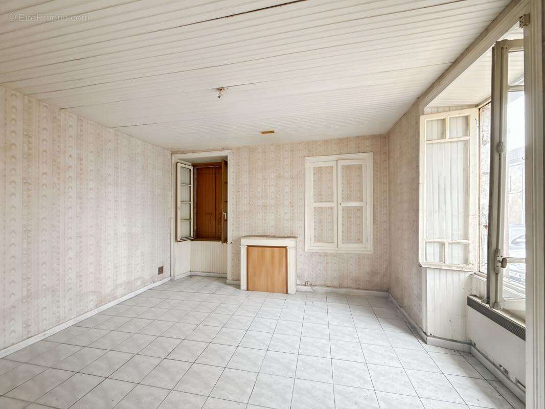 Maison à CHAMPAGNAC-DE-BELAIR