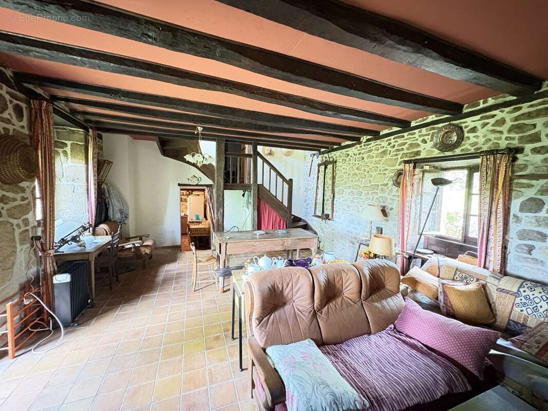 Maison à SAINT-JULIEN-AUX-BOIS