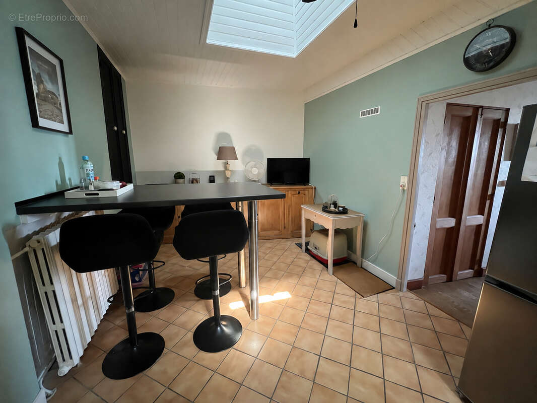 LA REOLE - Maison de ville avec logement indépendant, 2 garages - photo 6