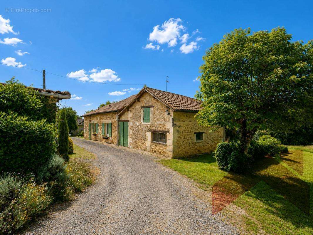 Maison à DOUVILLE