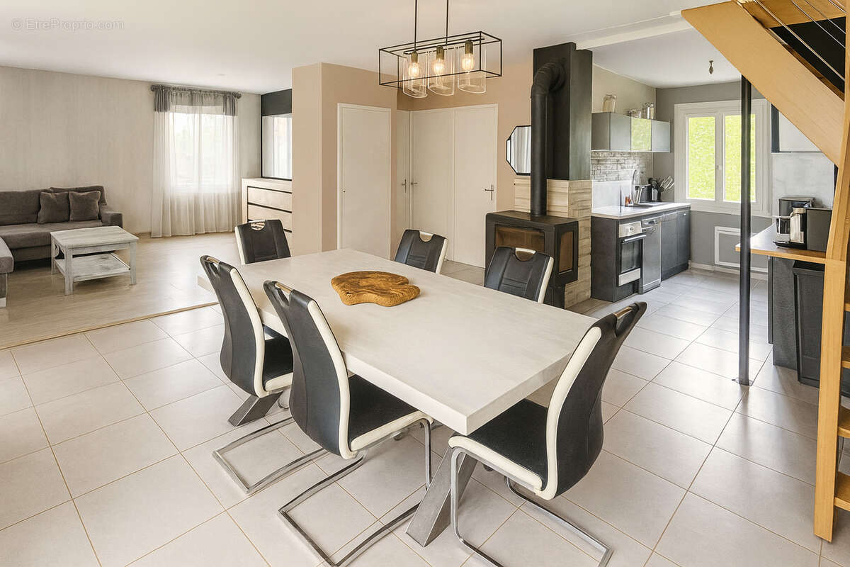 Maison à LE PEAGE-DE-ROUSSILLON