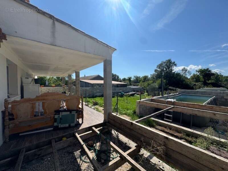 Maison à SAINT-HILAIRE-DE-BRETHMAS