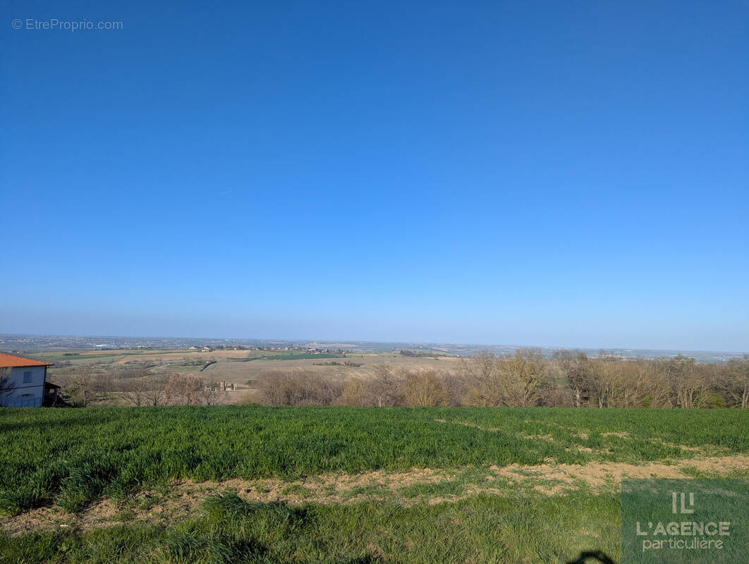 Terrain à MONTBRUN-LAURAGAIS