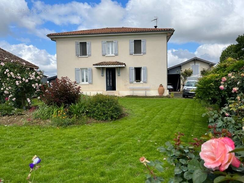 Maison à BERGOUEY