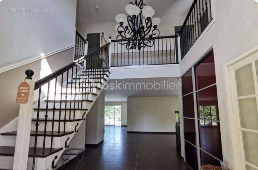 Villa familiale 9 pièces – 230 m² – La Verpillière - photo 3
