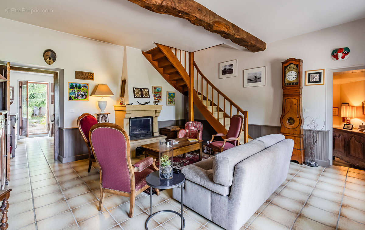 Maison à VILLE-SUR-JARNIOUX