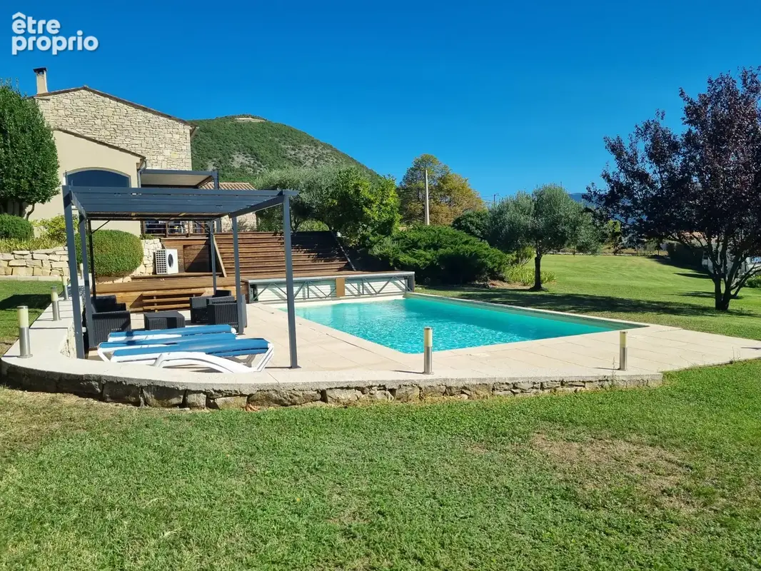Maison avec terrain et piscine - photo 3