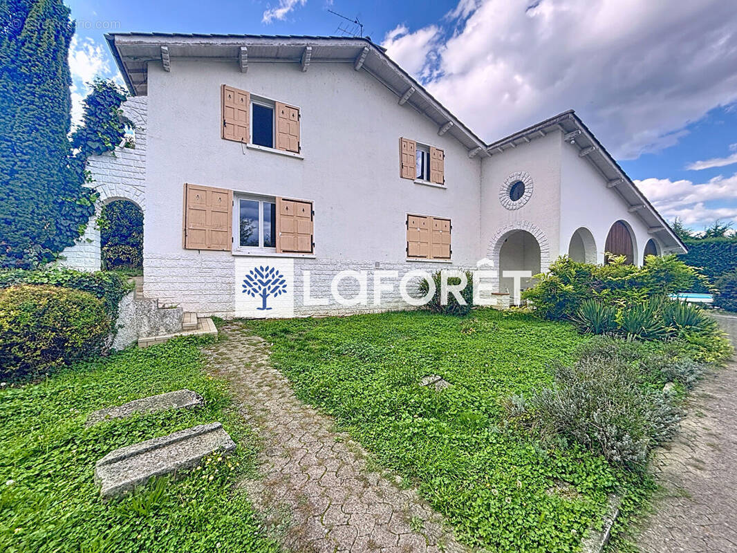 Maison à VILLIEU-LOYES-MOLLON