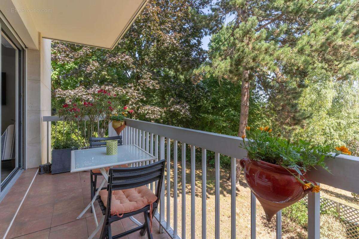 Appartement de 4 pièces de 79 m² à Garches - photo 2