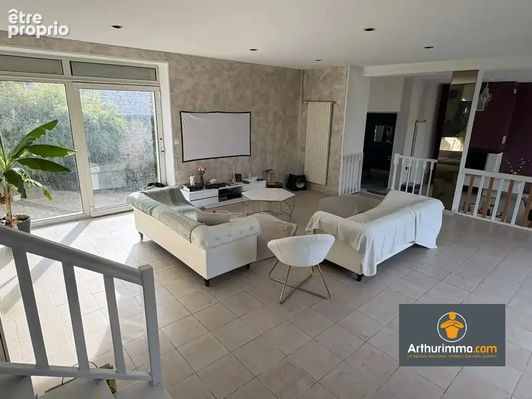 Longere en pierre de 238 m2 - photo 2
