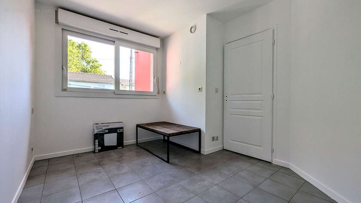 Appartement Saint Denis 4 pièce(s) 55.07 m2 - photo 7