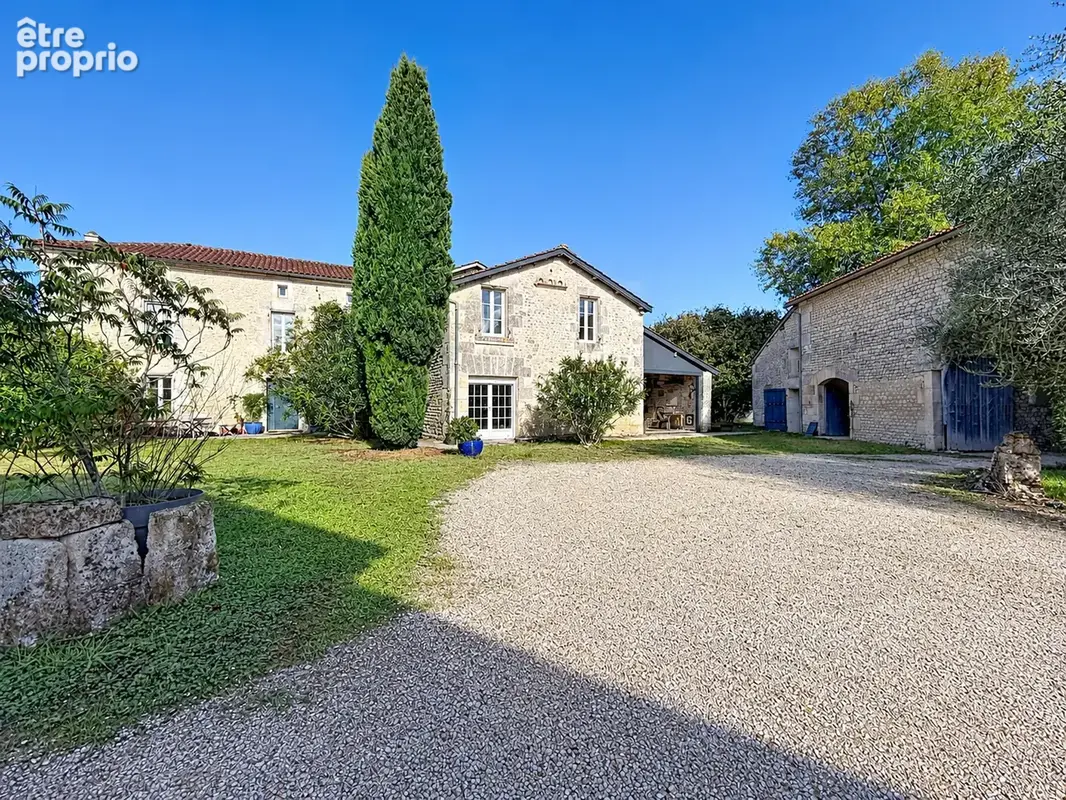 Propriété de charme en Sud Charente   428m2 habitables, 1,6 hectare et vue remarquable. - photo 13