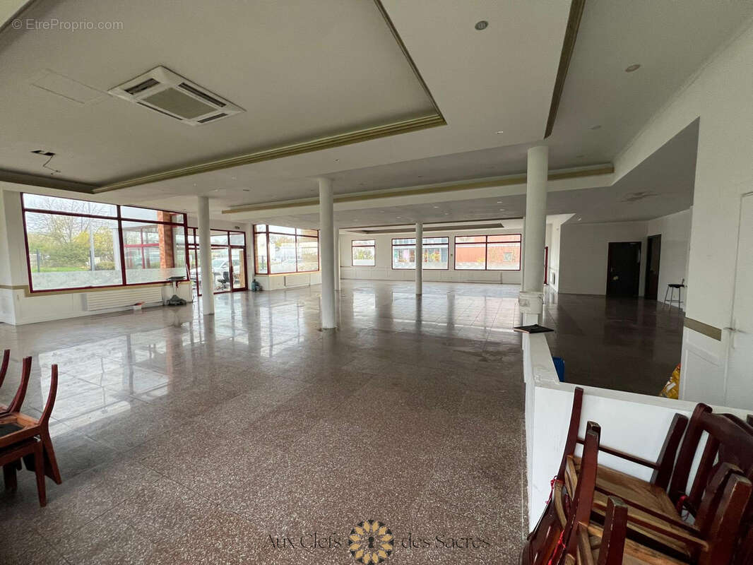 Local commercial - photo 11