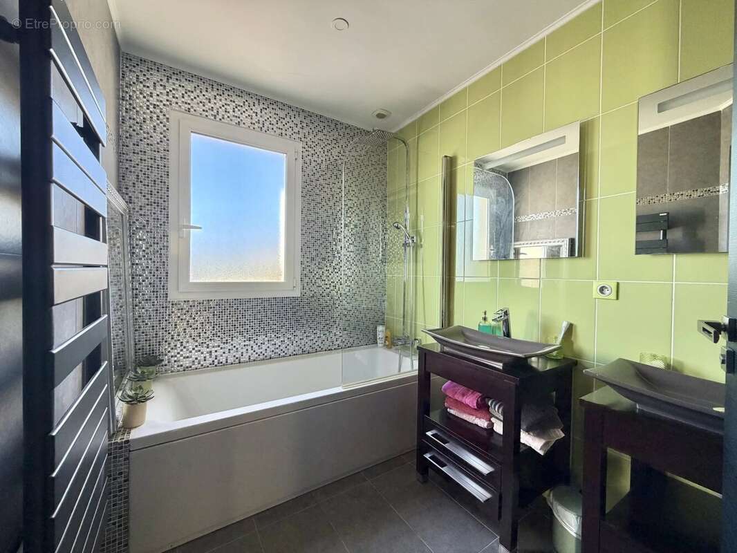 Maison à SAINT-LAURENT-DU-VAR