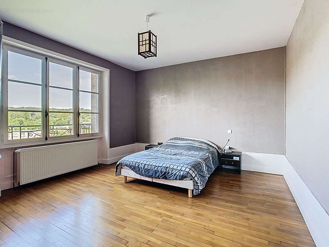 Maison à NEUFCHATEAU