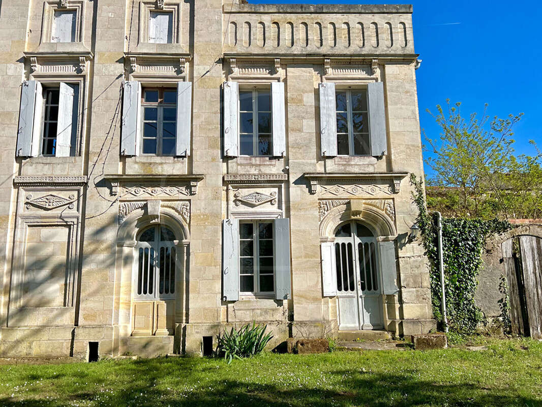 Maison à SAINT-EMILION