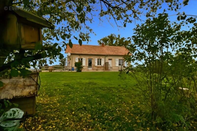 Maison à VALLON-EN-SULLY