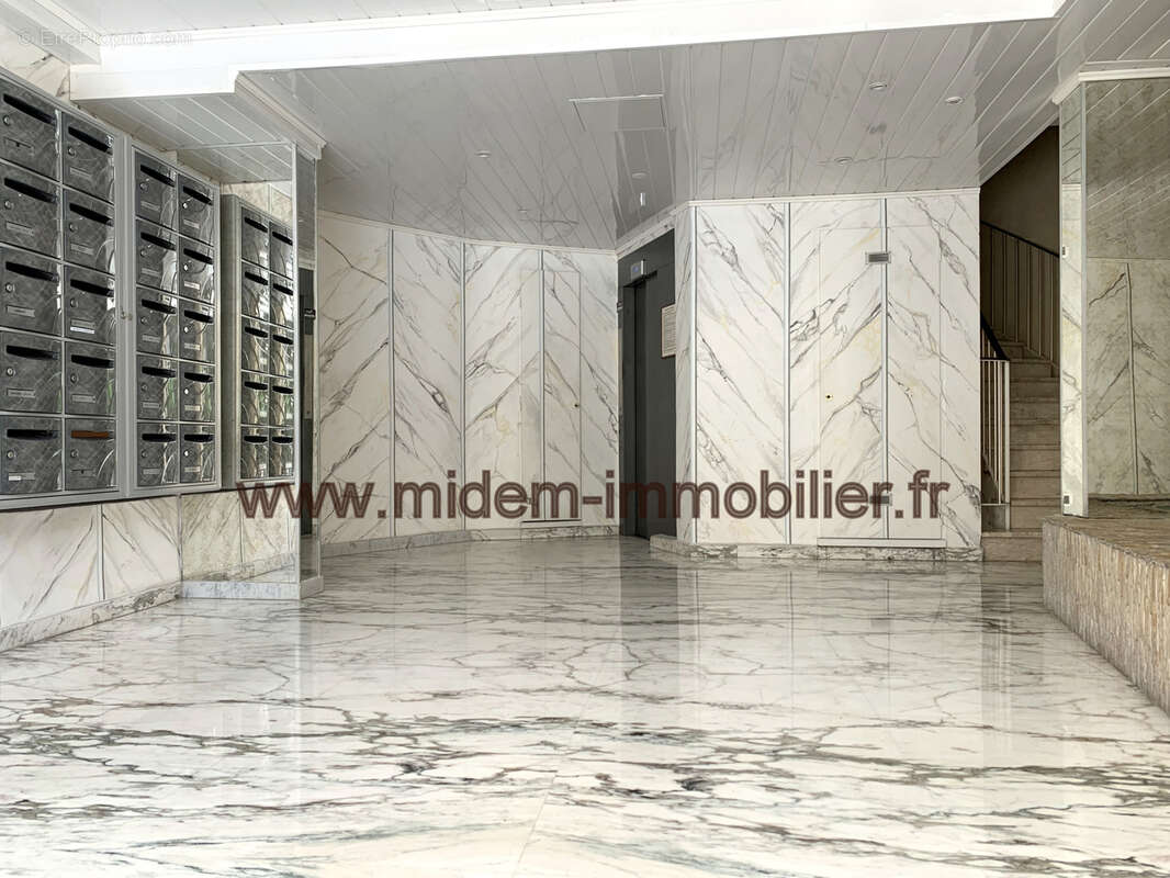 Corniche Fleurie - Dufy, 3 pièces 82 m2 + terrasse 41 m2 large vue mer, cave, possibilité garage à 405000 euro - photo 15