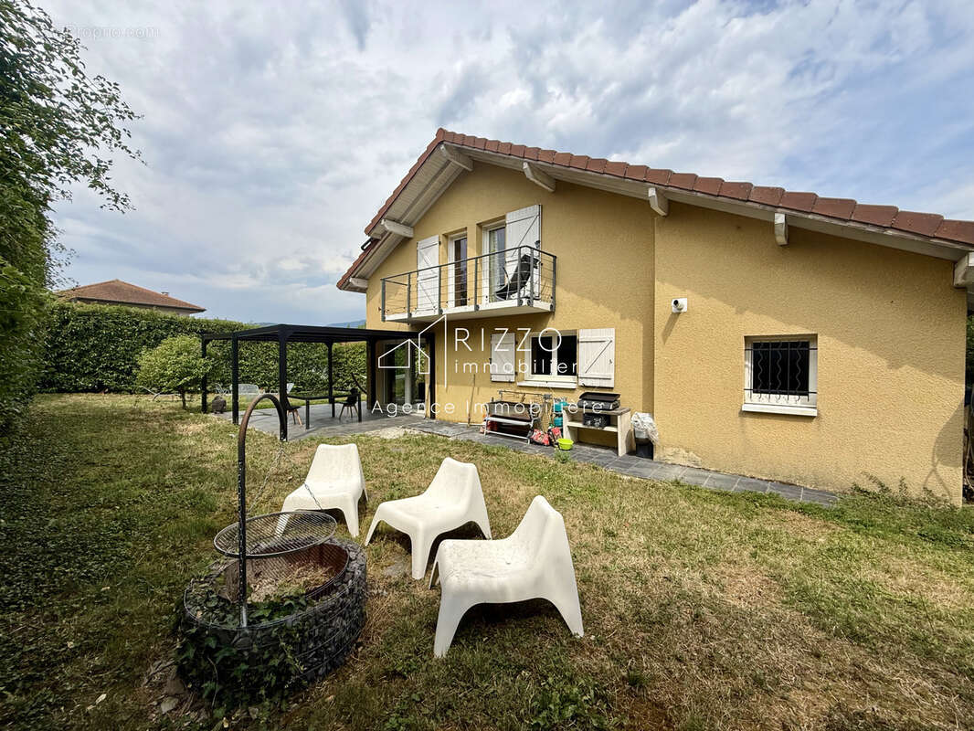 Magnifique maison individuelle de 185,84 m2 sur un terrain plat de 853 m2 à Valleiry - photo 2