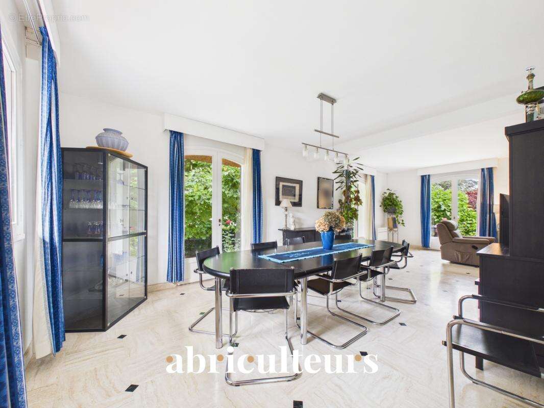 Magnifique Propriété Familiale de charme de 310 m² avec piscine et magnifique jardin arboré en vente à Yerres (91) - photo 7