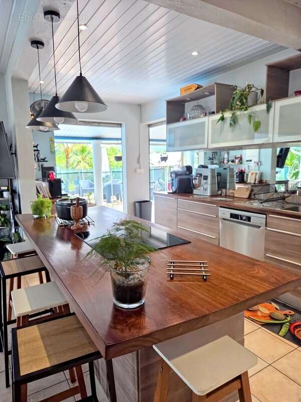 Maison à REMIRE-MONTJOLY