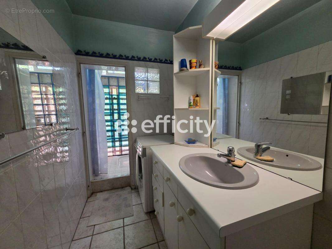 Appartement à SAINT-CYR-SUR-MER