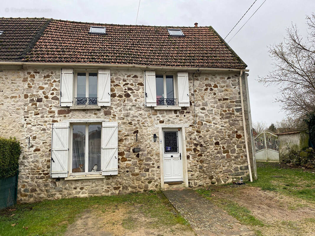 Maison à NEUILLY-SAINT-FRONT