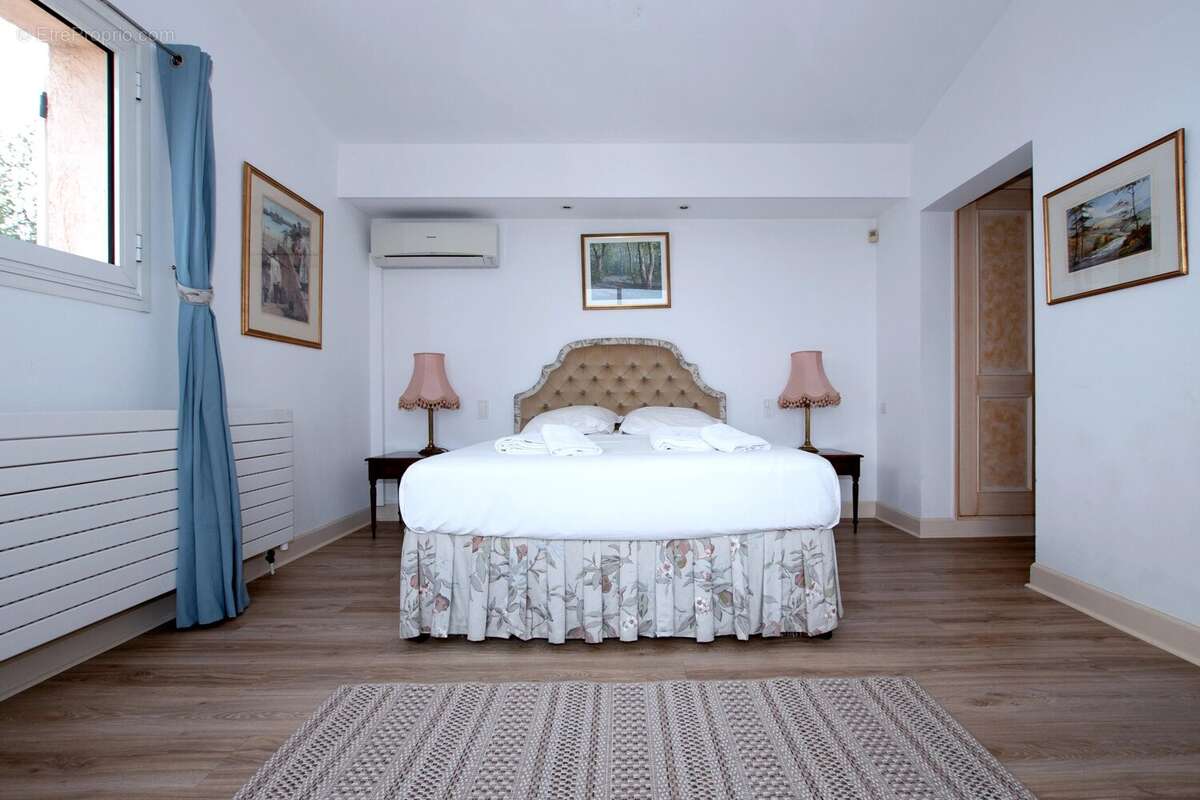 Maison à MANDELIEU-LA-NAPOULE