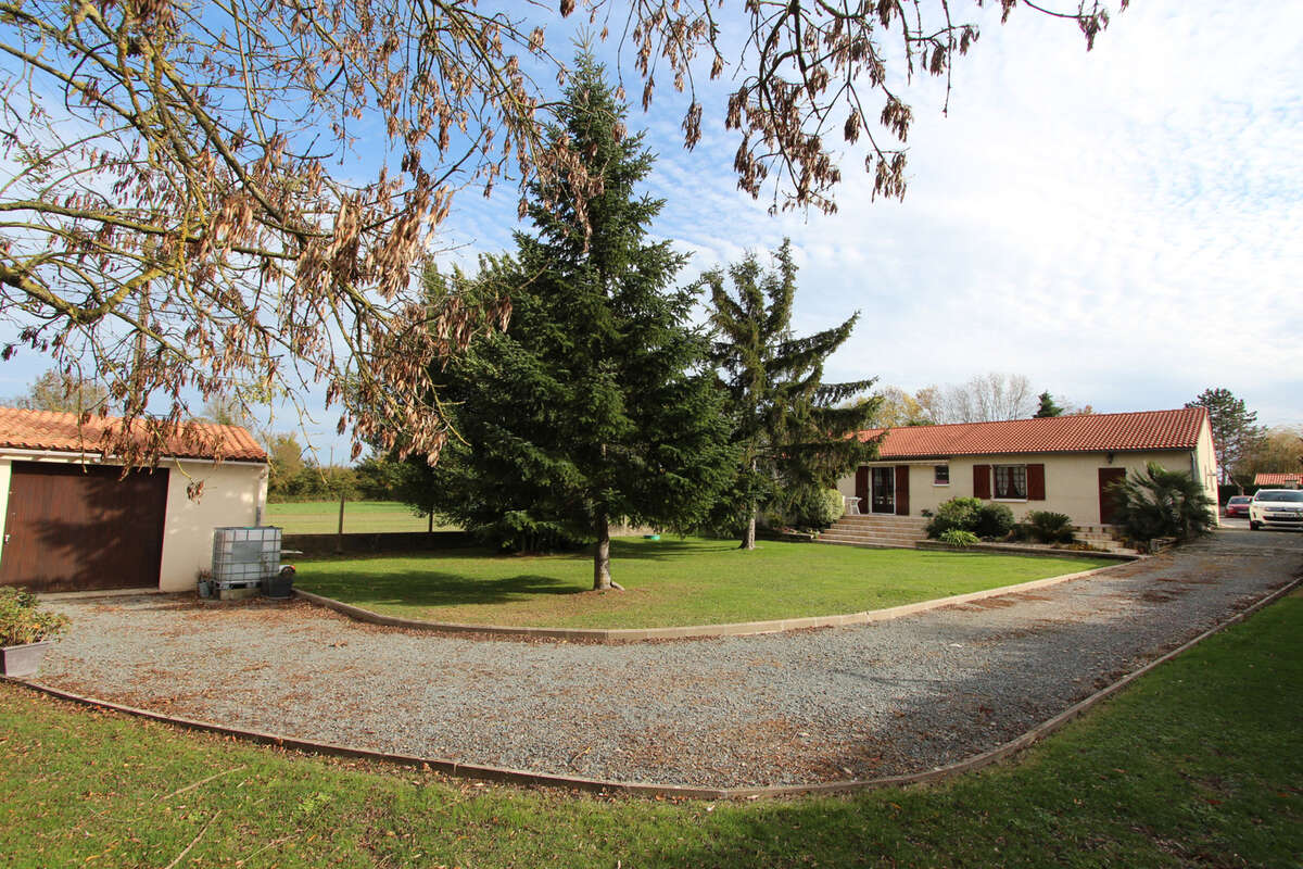 Maison à SAINT-MARTIN-DE-BERNEGOUE