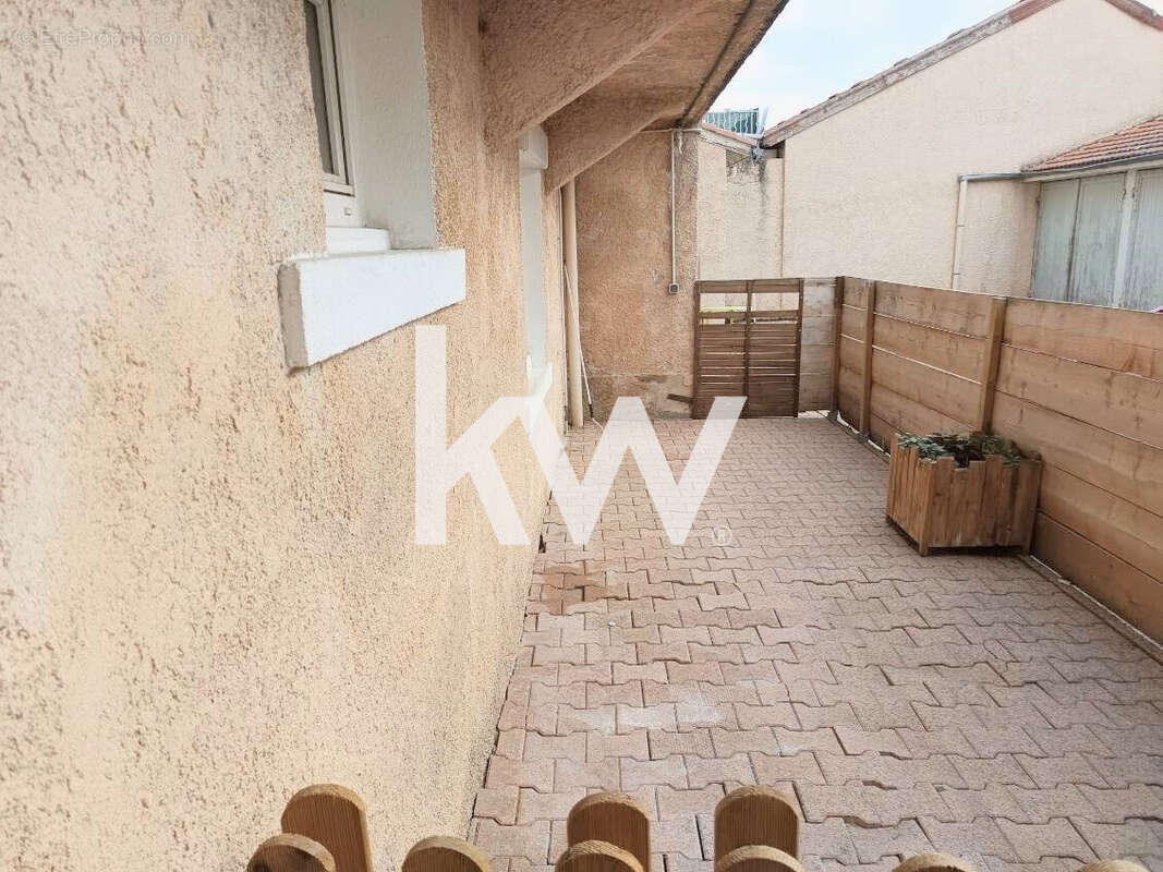 Appartement 327 m² à Saint-Chamond  - photo 9
