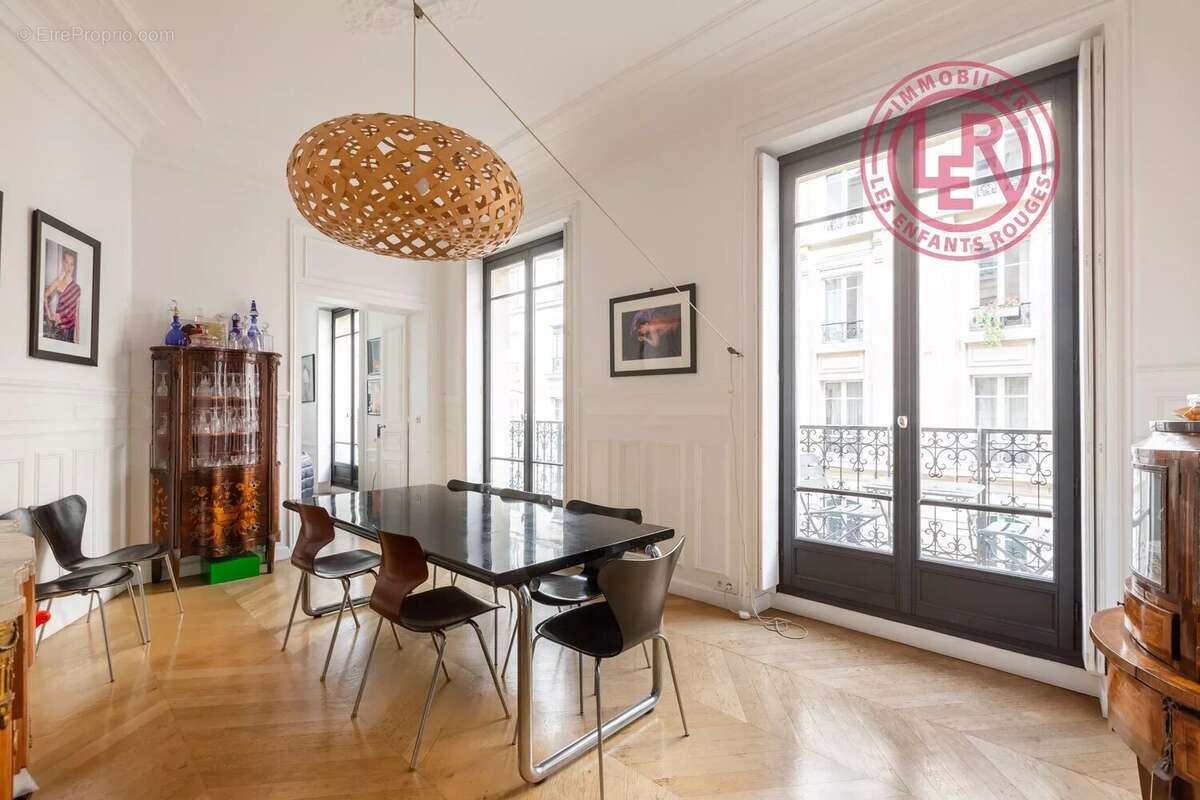 Appartement à PARIS-16E