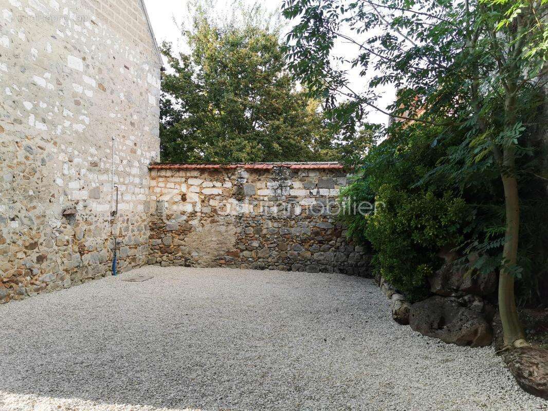 Maison à LA CHAPELLE-SUR-OREUSE