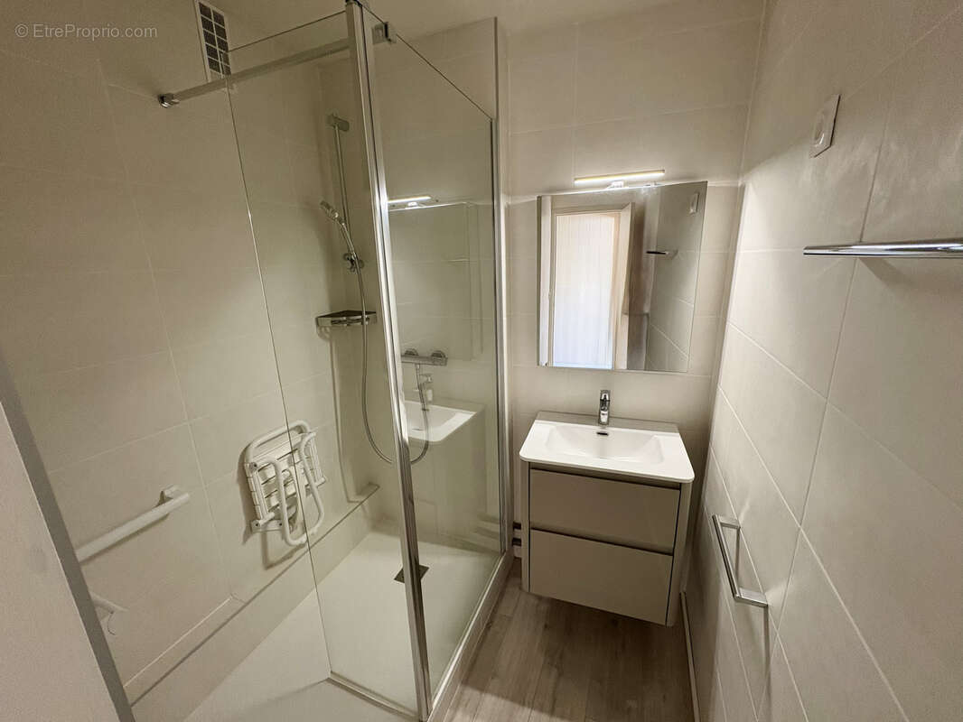 Appartement t2 / ascenseur / cave / parking privatif couvert / chamalières / centre-ville / mairie - photo 7