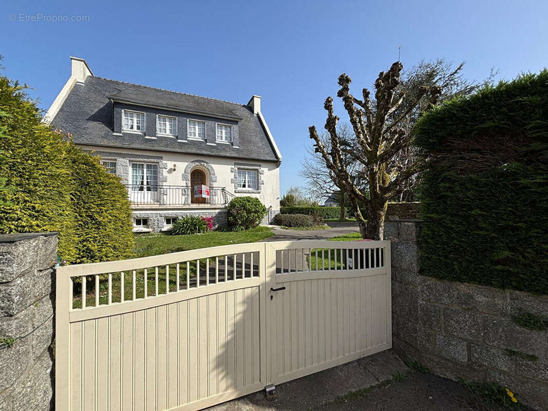 Maison à PLOUGONVEN